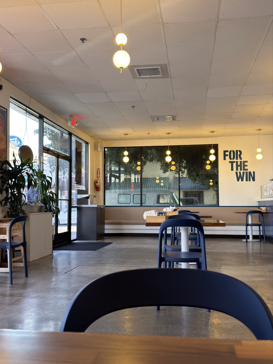 KingJamesLA92's tweet photo. One of my favorite restaurants I come here almost every day on my lunch break. It is called For the Win, in South Pasadena, California. 
#foodphoto #iphone #photography https://t.co/y9pJkSKXtb