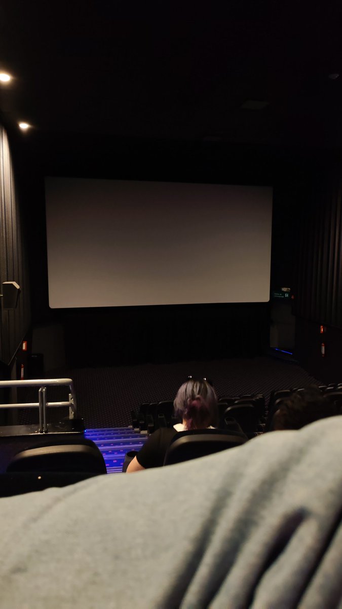 UnTalGus23's tweet photo. La fuerza de los dioses entro en la sala y se fue la luz justo cuando Odiseo estaba por reclamar su lugar enfrentando a los pretendientes de la reina 👑 
@Cinepolis https://t.co/vGnulfsETE