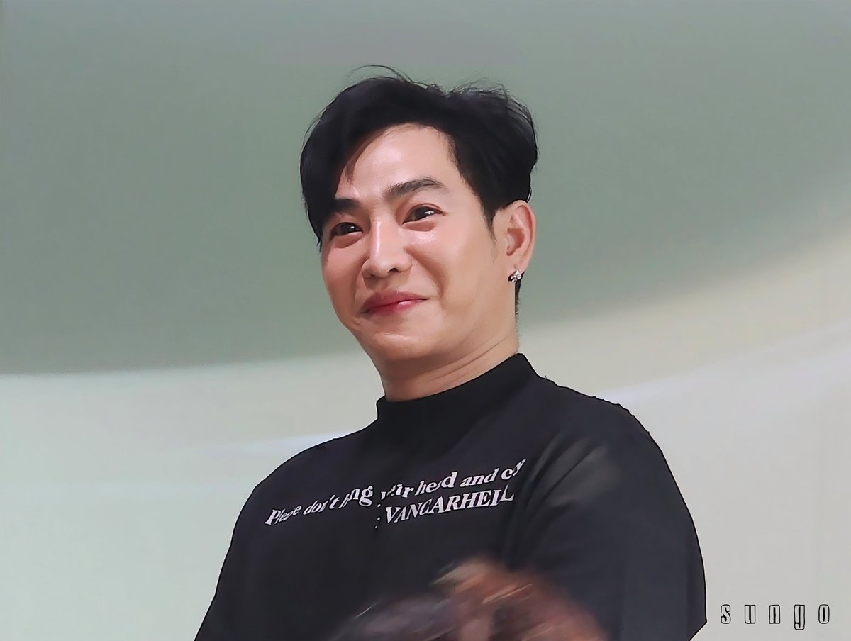 hiruntrakul's tweet photo. สวัสดีครับ ผลิตกลับมาแล้วครับ จะมาร้องเพลงให้ทุกคนฟัง คิดถึงทุกคน ขอบคุณสำหรับทุกอย่างและขแงต่างๆ ที่ส่งมาให้  😀😁
#เป๊กผลิตโชค
#PeckPaLitChoke
#giftthatlives https://t.co/vRhPfEhyIm