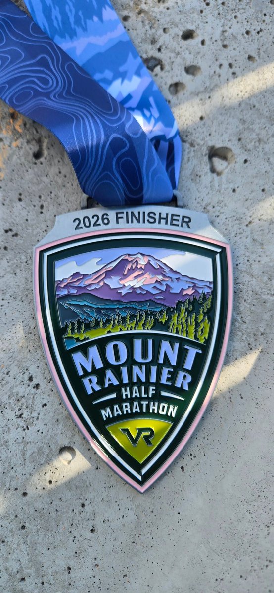 cmrodgers9's tweet photo. Half Marathon running down Mt Rainier this morning. 😎💙 https://t.co/RAeRIjJmlN