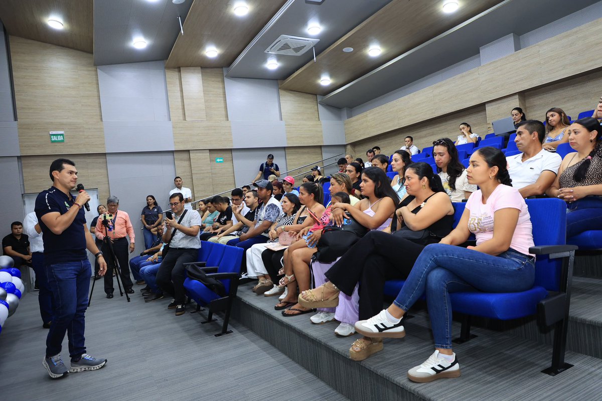 MarkVictoriaT's tweet photo. Más que viviendas, construimos oportunidades. Cada hogar digno representa bienestar para las familias, empleo para nuestra gente y desarrollo para Neiva.

Seguimos haciendo realidad este sueño para 21 familias rurales. 🏡 https://t.co/jIAAvQMywC