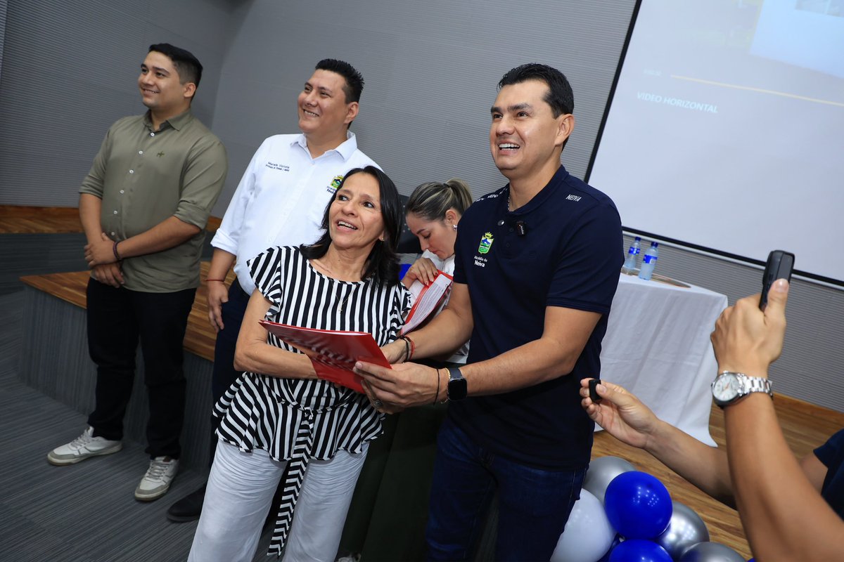 MarkVictoriaT's tweet photo. Más que viviendas, construimos oportunidades. Cada hogar digno representa bienestar para las familias, empleo para nuestra gente y desarrollo para Neiva.

Seguimos haciendo realidad este sueño para 21 familias rurales. 🏡 https://t.co/jIAAvQMywC