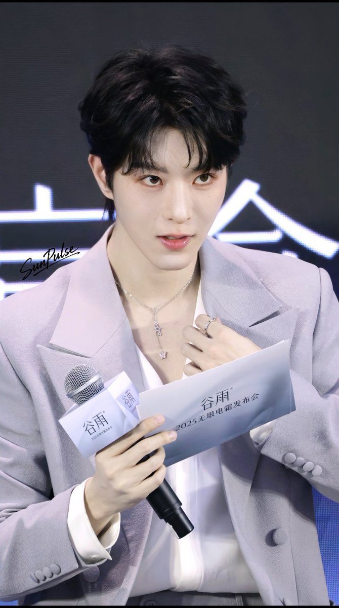 Lilie_XQ's tweet photo. One of my favourite looks of him 
Madam jie vibes were so high on this day 🙇‍♀️💅 https://t.co/AMiS8PkrHk