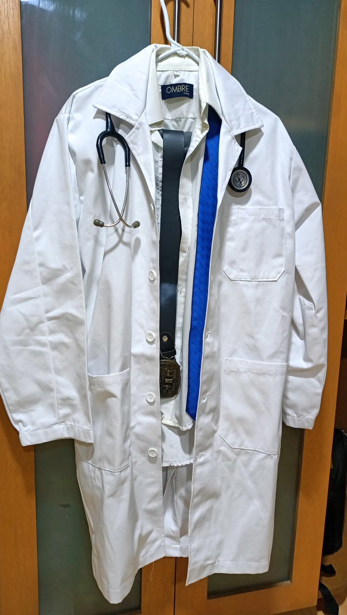 Makrodash's tweet photo. @med_amargado Que bueno que me quedó esta fotografía del recuerdo de mis últimos días de blanco antes de obtener la base del IMSS, incluso cuando fuí interno llevé botines charros blancos y cinturón piteado blanco con hebillota 🤠👌 https://t.co/PR3J7fNSOW