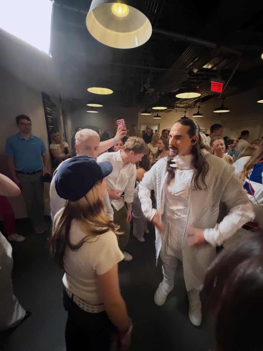AlysaLiu885's tweet photo. Sarah Spain shared new photos with Alysa Liu from Flavor Flav’s SHE Weekend in Las Vegas.Also, here is a short clip from the event for anyone interested.

Via: spain2323
#alysaliu #sarahspain #flavorflav #sheweekend #figureskating https://t.co/qaPTswfmWE