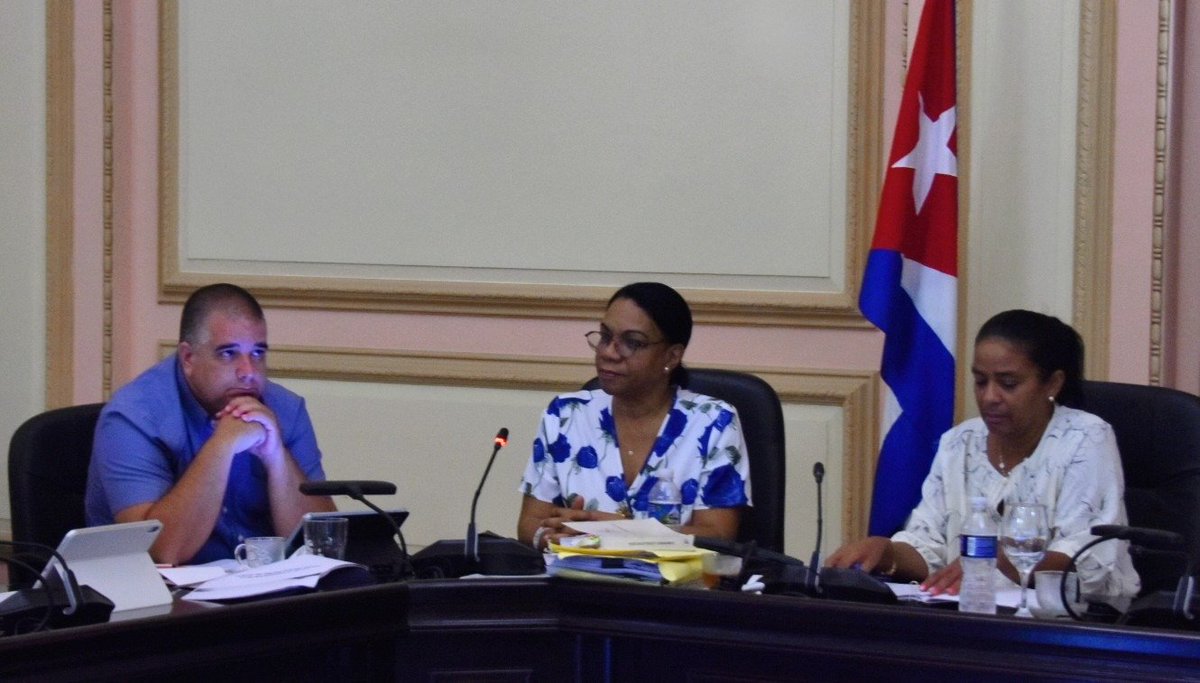AsambleaCuba's tweet photo. Diputados analizaron y debatieron hoy proyectos de ley «De Organización de la Administración Central del Estado» y «Código de Trabajo», mediante videoconferencia, desde el Capitolio Nacional, previo a su examen en el Séptimo Período Ordinario de Sesiones de @AsambleaCuba🇨🇺 https://t.co/gTXC32EktB