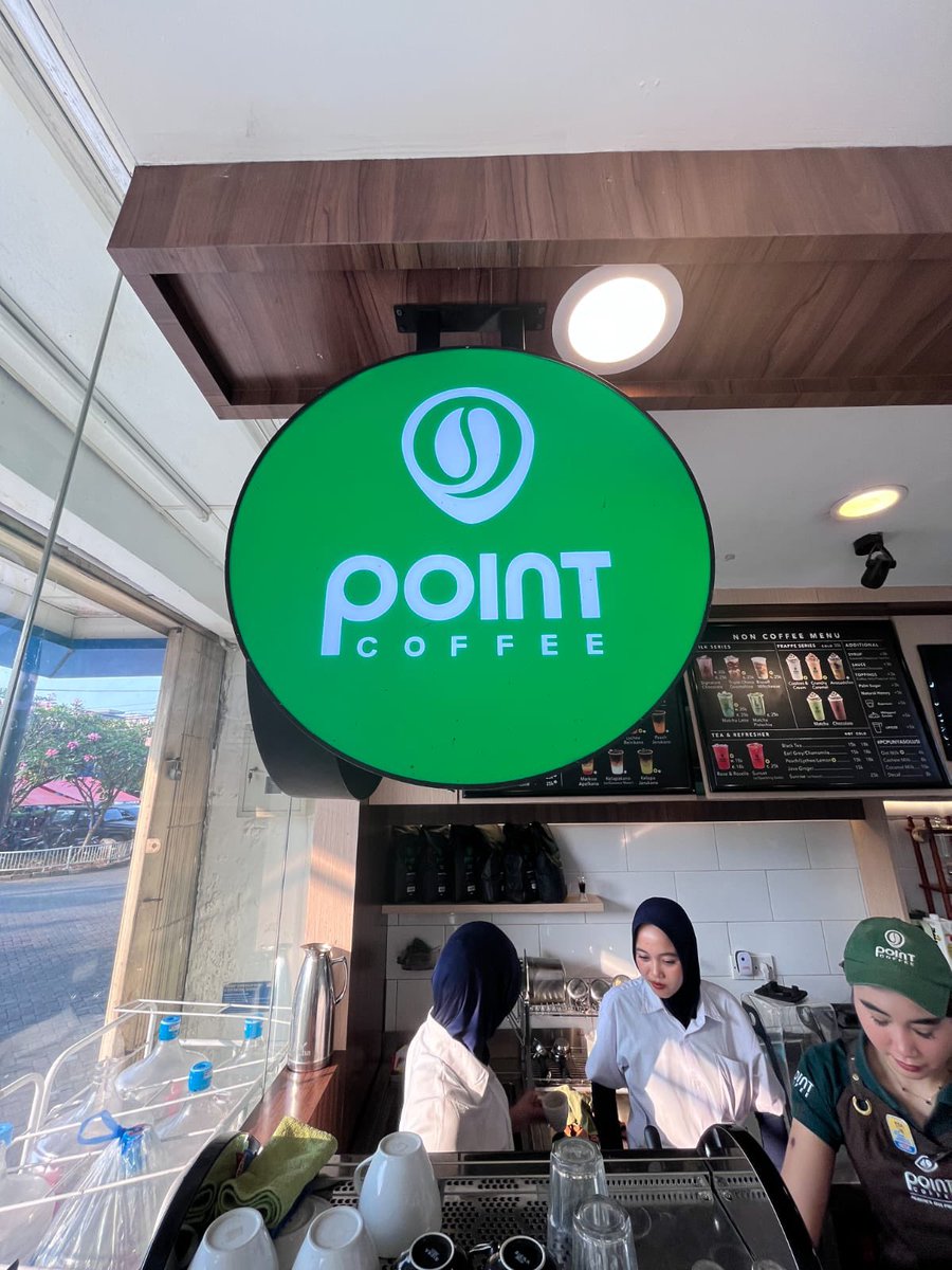 ALGA07_'s tweet photo. Gak usah nunggu gajian buat nge-coffee, karena hari ini ada #GopayPromoPointCoffee! Kamu bisa dapetin Caramel Macchiato favoritmu cuma seharga 19rb aja, tinggal scan pake GoPay. https://t.co/QJqrK9ON9e