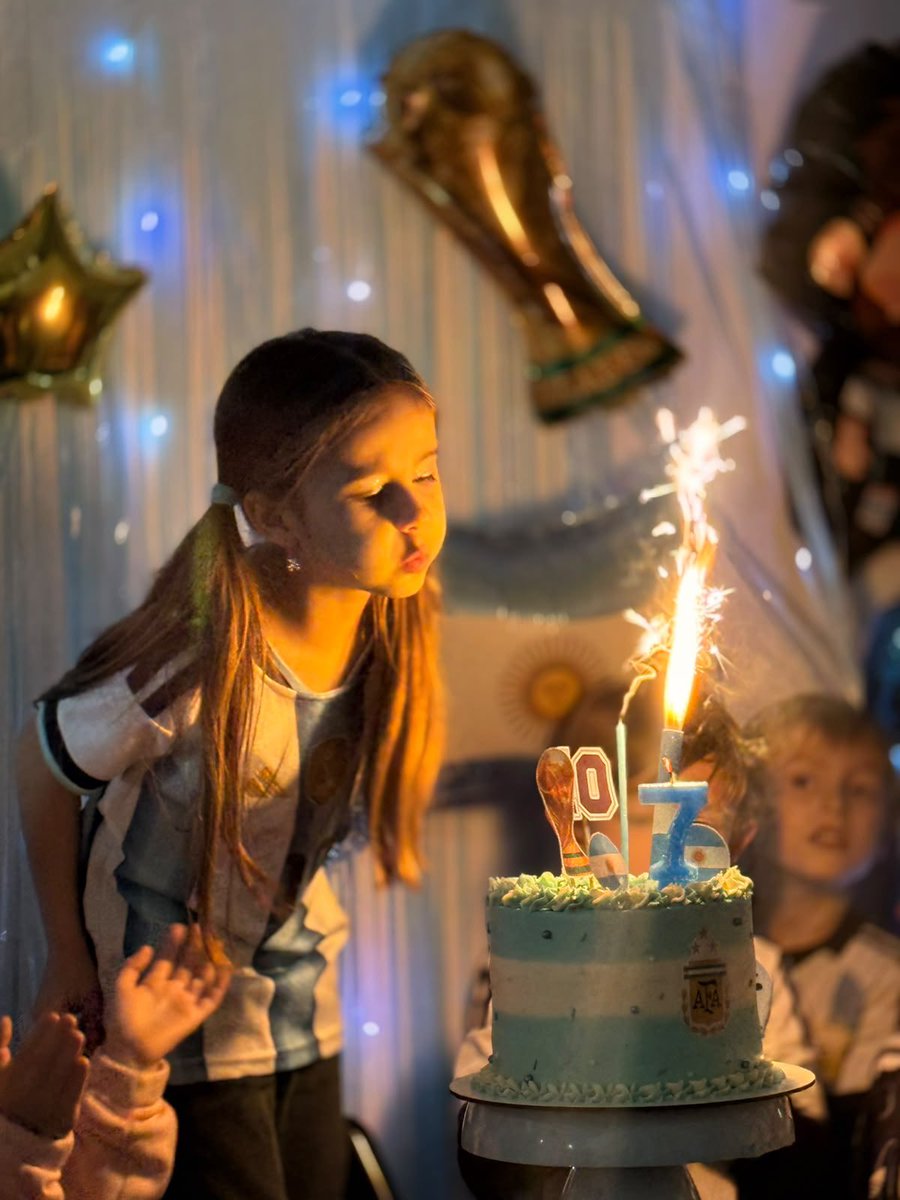virdignani's tweet photo. Cuando decidiste festejar tus 7 añitos de Argentina, confiando en que el día después de tu cumple íbamos a jugar la final. 
Sos mágica Antonia ✨ https://t.co/1SwcwjfVLi