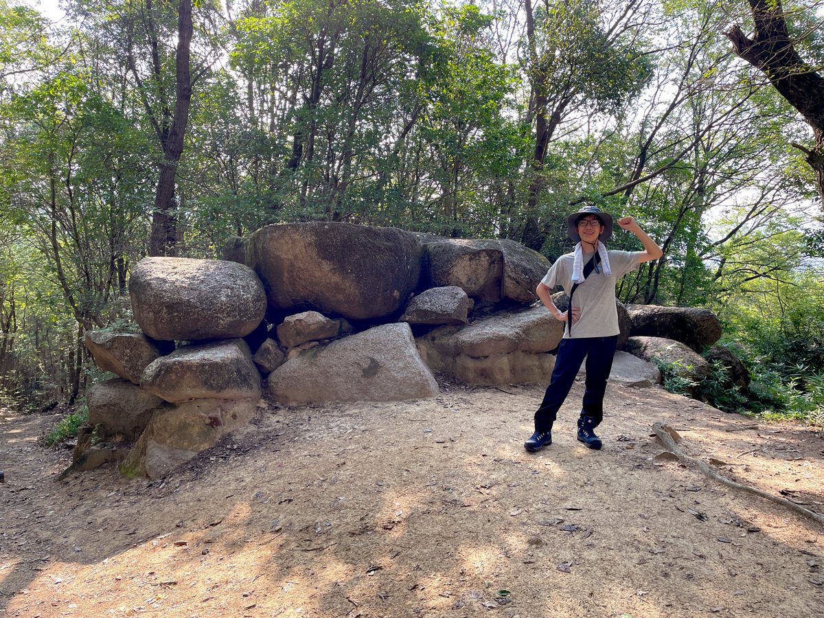 haniwo1910's tweet photo. 蝉時雨を聞きながら操山で早朝墳活！この夏は高校で富士山に登るので、登山靴で山歩きの練習です。 https://t.co/ZsalE44IQd
