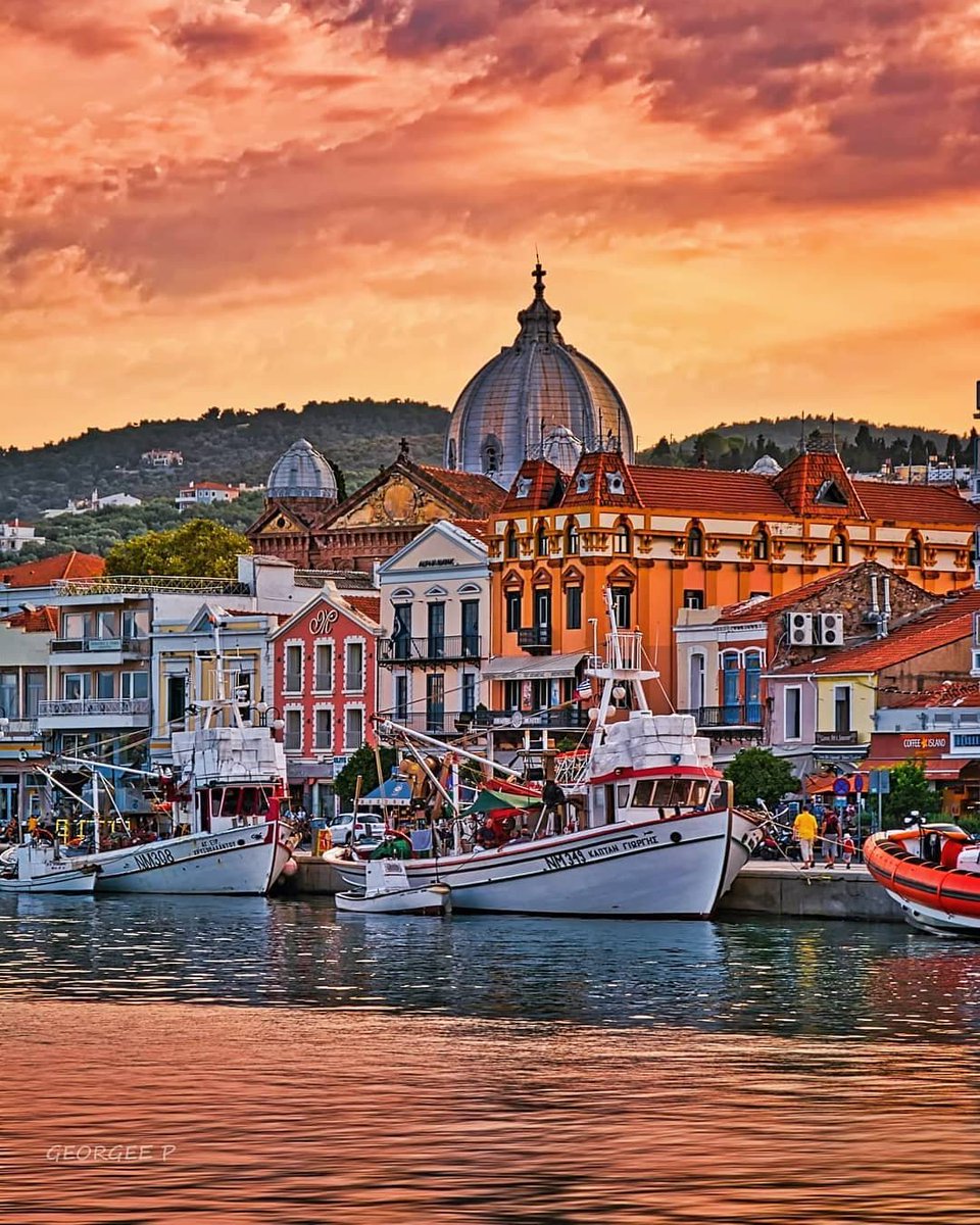 GreekPictures's tweet photo. The artistic, commercial & industrial heart of #Lesvos, #Mytilene is packed with incredible museums, historic buildings & impressive churches. Don't miss the stunning castle standing proud on the hill, the panoramic views from the top are absolutely breathtaking!.
📷 georgeeptr https://t.co/NiWUI0cNTr