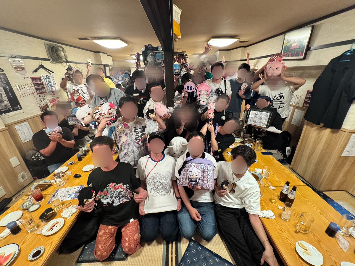 T8Kamnami's tweet photo. 初めて会場をお借りしてのオフ会、参加してくれた皆様お疲れ様&ありがとうございましたああああ！！
DJタイムにノリノリな方🕺お酒混じりに推しのお話をされてる方🍸いろんな方がいらっしゃいました。また、会場スタッフさんにテクニカルのみなさんの精神見せてもらってとても勉強になりました。

めちゃめちゃ楽しいとお声がけいただいてうれしい反面、自分としては箱を借りるのもDJさんたちをお呼びするのも初めてで、方方にご迷惑をおかけしてて、ほんとにみんな楽しかったかなあ…と心配と反省ばかり💦

それでも、「遠くから来た」「お休みを取ってきた」「2次会から参加」「初めてオフ会参加した」と聞いて大変うれしく、大感謝しております🙇‍♀️
今回の反省は必ず次に活かしたいと思います。暑いから次は冬っすね⛄️

1次会、2次会の集合写真
自分の写真全然撮ってなかったけどこれだけあった。

お写真欲しい方はかんなみにDMかリプをください。また、後日になりますがまとめたものをアップしたいと思います。

カバーさんみってるー！！？？
関西盛り上がってるよおおおおお！！！

最後にこの会を支えてくれた
みなさんの紹介

会場
SubculBar「なぅ!!」
（@Subculch_barnow ）

推し活喫茶ヨーソロー
（@swen_yy ）

VJ
yuunnさん
（@yuunn6142）

DJ
奏音りゅこさん
（@ryuk_Reality）
アカツキさん
（@Akatsuki00222）
蒼兎さん
（@aoto9988）

スタッフ
零さん
（@zeroship10 ）
フクさん
（@S_RiDER_Orca ）
らんぼさん
（@running_bow_ ）
大感謝🙇‍♀️

※1枚目は許可の上お顔を載せています。
#関西ホロオフ会