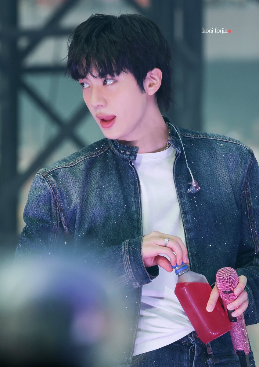btsforever1207's tweet photo. 260718 BTS ARIRANG Paris HD

#BTS_WORLDTOUR_ARIRANG #방탄소년단진 #JIN #진 #BTS_ARİRANG_Paris https://t.co/j4UyhHyRRX