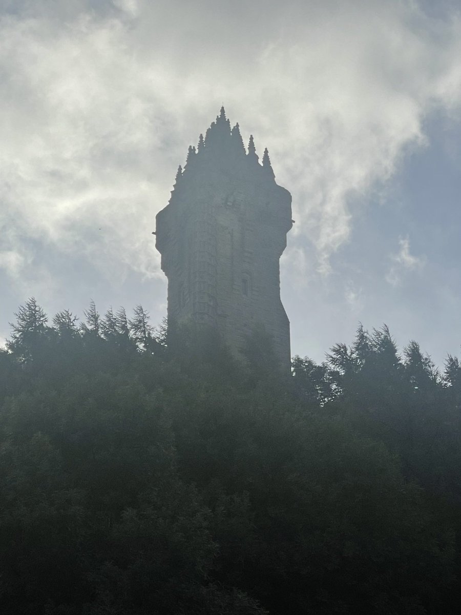 Csparks4469's tweet photo. @Mericamemed Makes me want to watch that movie again, been to his memorial in Scotland. His sword has got to be 6ft long https://t.co/ZoGpKPLjdb