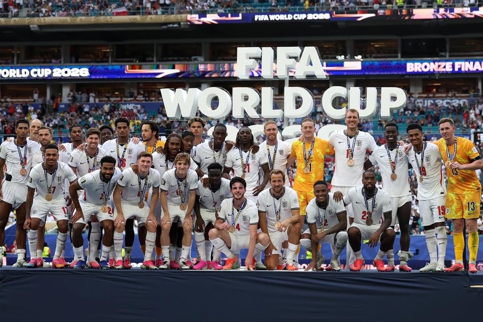 utdreport's tweet photo. Marcus Rashford on Instagram:

“One thing that’s guaranteed in football is disappointment along the way. The game against Argentina definitely hit hard, but we have to keep going and recognise just how far we’ve come as a nation.

We’re close, so close but again it just wasn’t meant to be.

Today, we responded in the right way with a performance against France that gave our fans something to smile about and secured a third-place finish. 🥉

I’m incredibly proud to be part of this group. Keep believing in us. Our time will come. 

Now it’s time for me to rest, reflect, spend some quality time with family and friends, and come back a better version of myself.

🏴󠁧󠁢󠁥󠁮󠁧󠁿❤️”