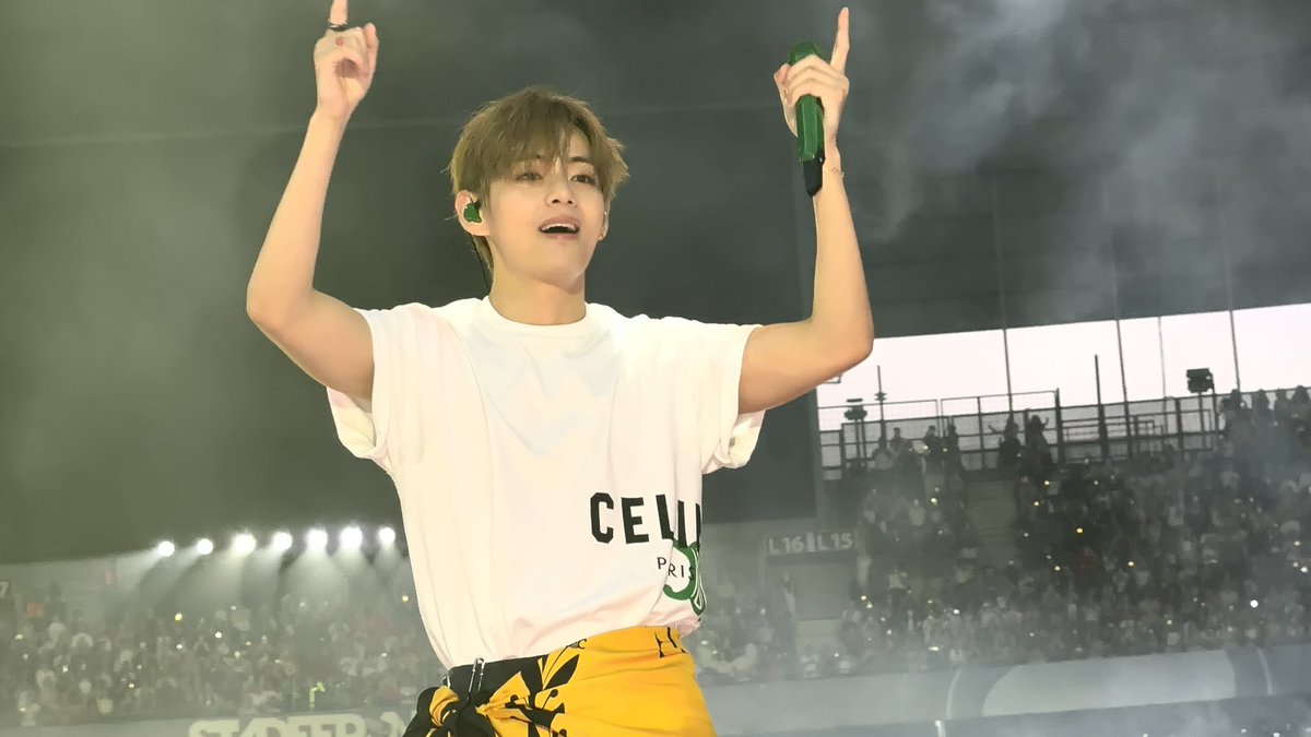 Myrou92's tweet photo. V  kim taehyung #BTS_ARİRANG #BTS_ARİRANG_Paris @bts_bighit #v https://t.co/pPnliwKMJs
