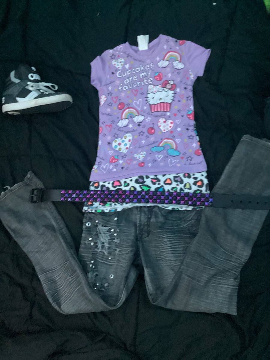 edgelordunicrn's tweet photo. wuz putting tg fit ideas https://t.co/F8VG9y88PF