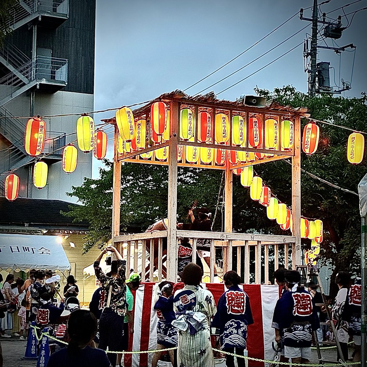 EdagawaWalker's tweet photo. 潮見の夏祭り、今週末は「盆踊り」です。太鼓がお見事でした。子供達は相当練習したんだろうな。今日も頑張ってね！来週は「お神輿」みたいで、お祭りが目白押し。 https://t.co/MiZMHals7H