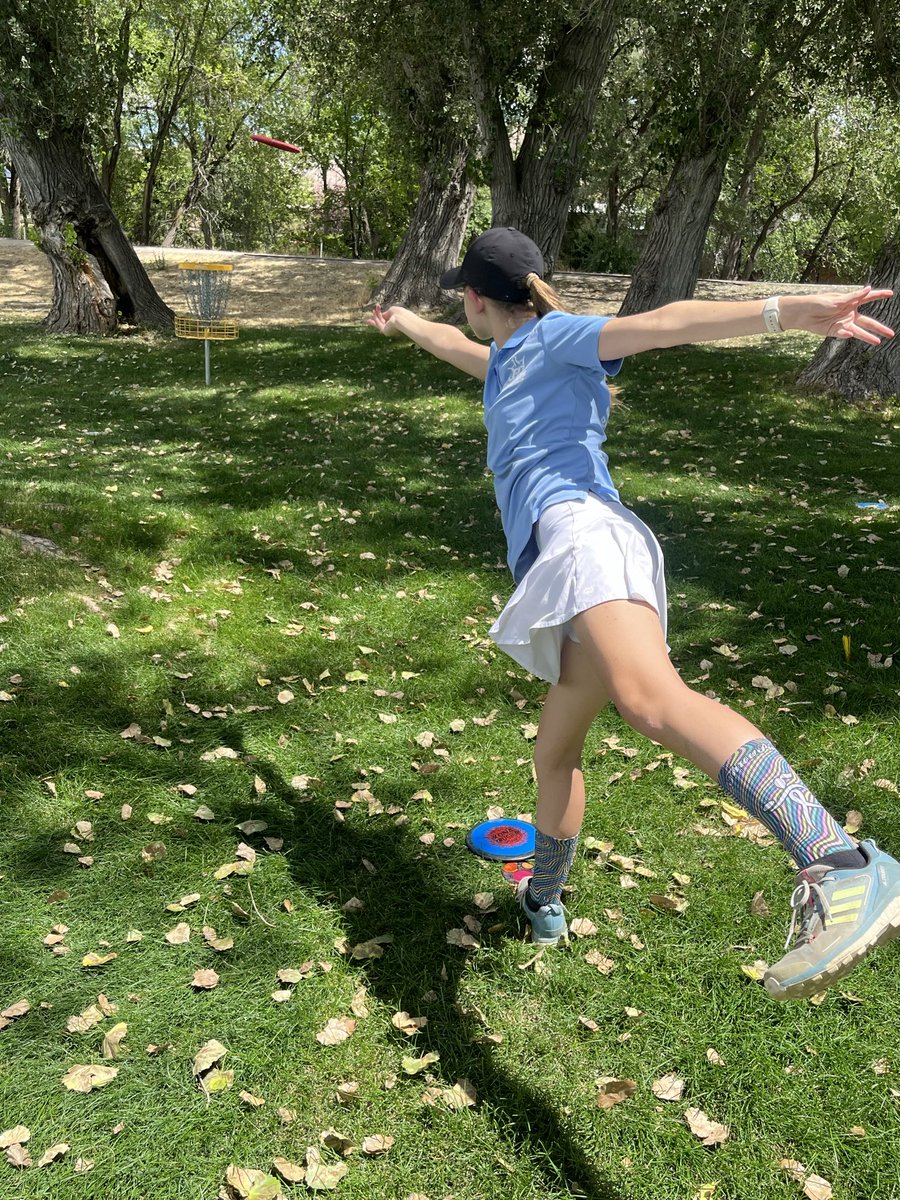 HaydenWiebusch's tweet photo. 2026 USWDGC (Saturday)
Third round @ Roots - currently in 7th Place in FJ15
#bedynamic
#discgolf
#growthesport
#kidsdiscgolf
#respecthergame
#throwpink https://t.co/lNf15rtbDp