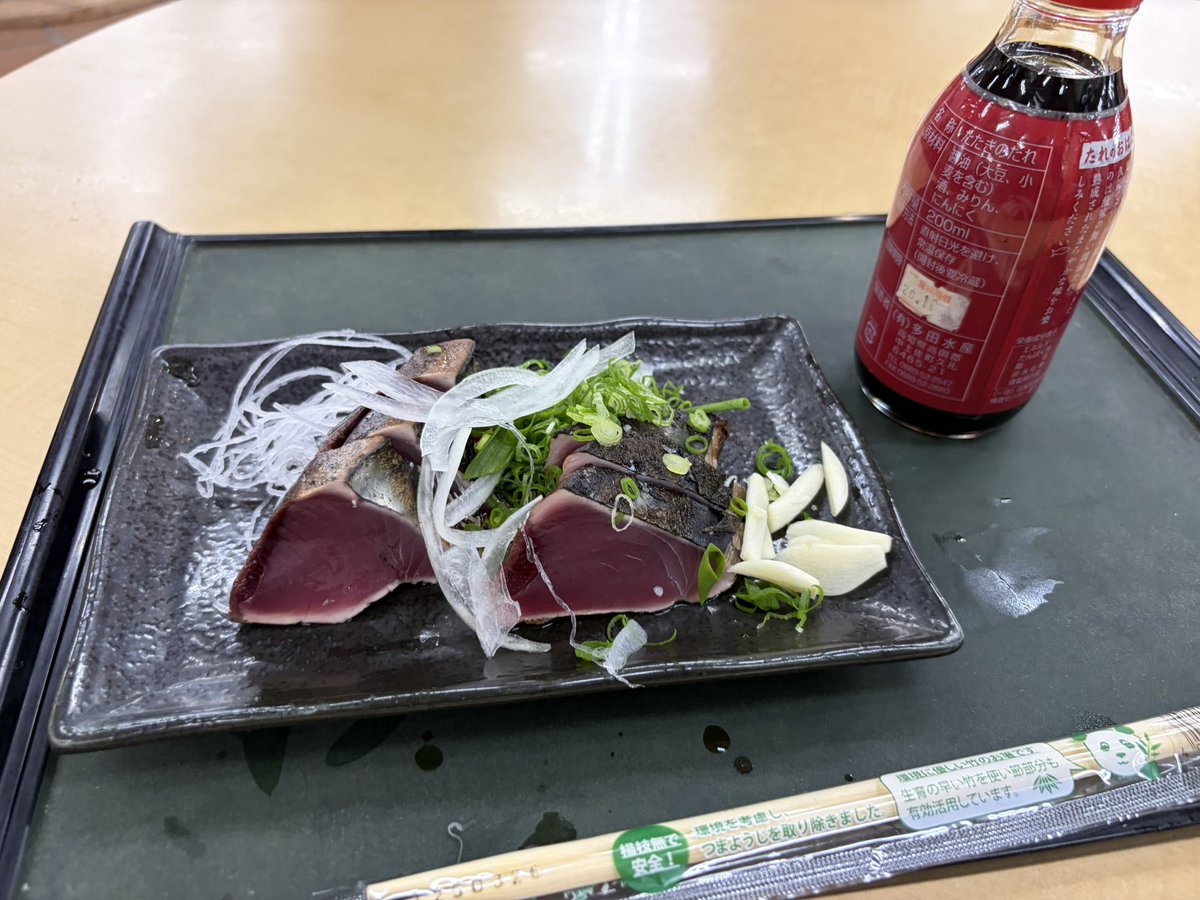 Aloekuma's tweet photo. おはようございます。
道の駅すさきで朝からカツオのたたきをいただいております！ https://t.co/ySx7XEOqMV
