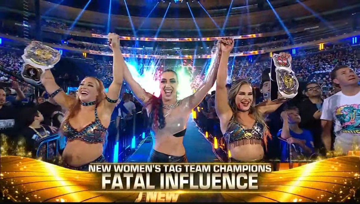BackstageWR's tweet photo. Novas campeãs na área! Fatal Influence derrotam Brie Bella e Paige para se tornarem as novas Women’s Tag Team Champions https://t.co/VeK0t3R53V