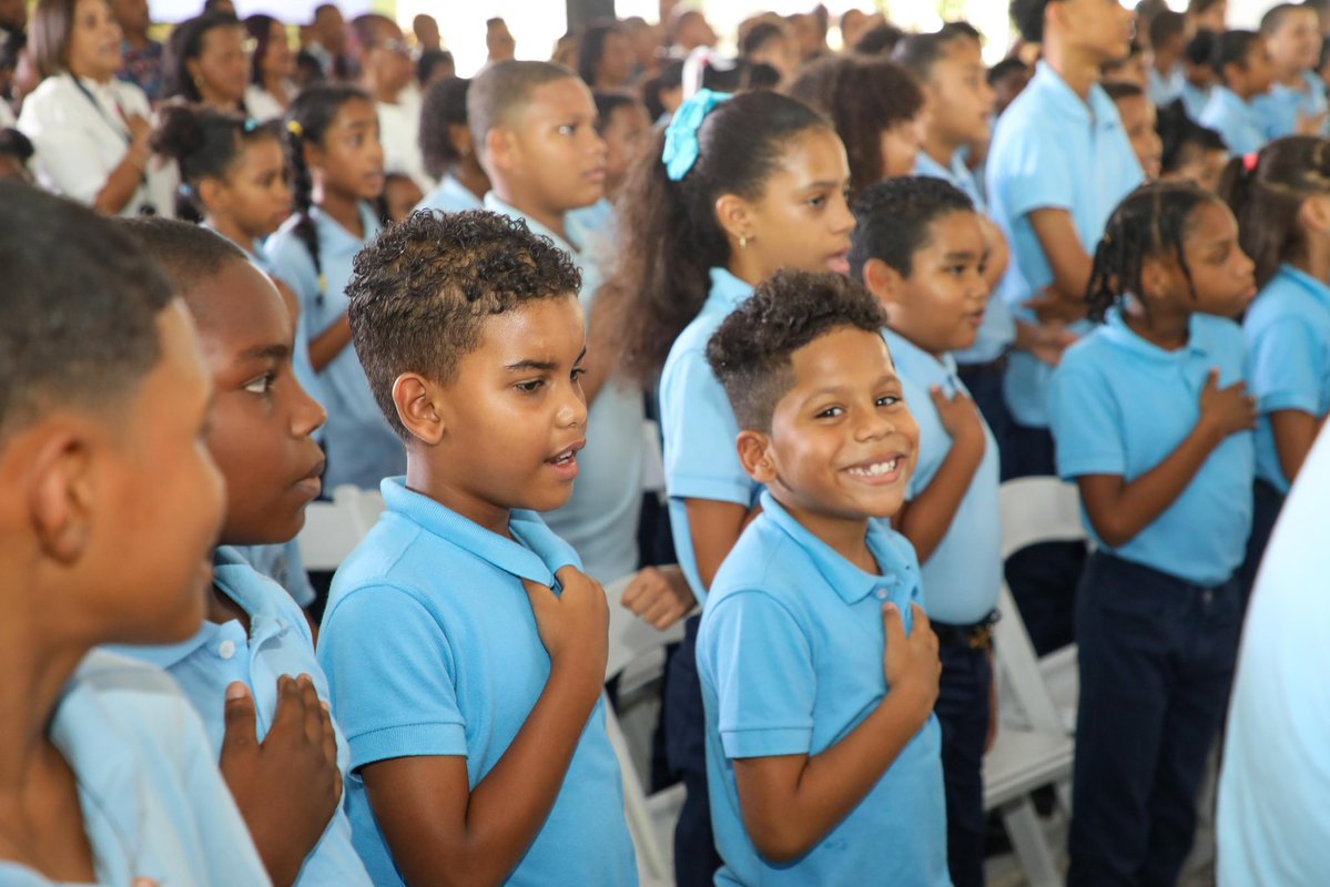 dpprdo's tweet photo. El presidente @luisabinader entregó la moderna Escuela Básica Minerva Mirabal en Los Cerros de Sabana Perdida, ampliando el acceso a una educación de calidad para más de 900 estudiantes.

🔗 Amplía en https://t.co/dlx9bzMHyZ https://t.co/GELV9DJEV0