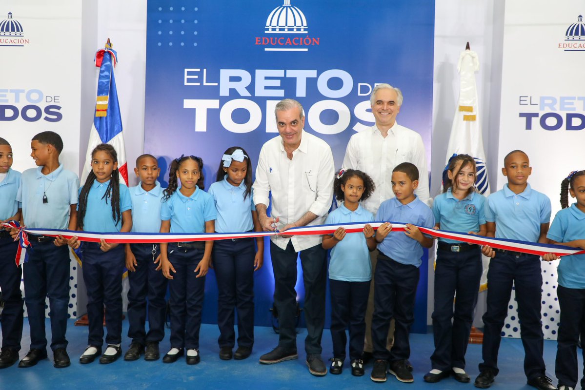 dpprdo's tweet photo. El presidente @luisabinader entregó la moderna Escuela Básica Minerva Mirabal en Los Cerros de Sabana Perdida, ampliando el acceso a una educación de calidad para más de 900 estudiantes.

🔗 Amplía en https://t.co/dlx9bzMHyZ https://t.co/GELV9DJEV0