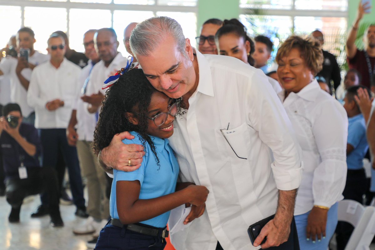 dpprdo's tweet photo. El presidente @luisabinader entregó la moderna Escuela Básica Minerva Mirabal en Los Cerros de Sabana Perdida, ampliando el acceso a una educación de calidad para más de 900 estudiantes.

🔗 Amplía en https://t.co/dlx9bzMHyZ https://t.co/GELV9DJEV0