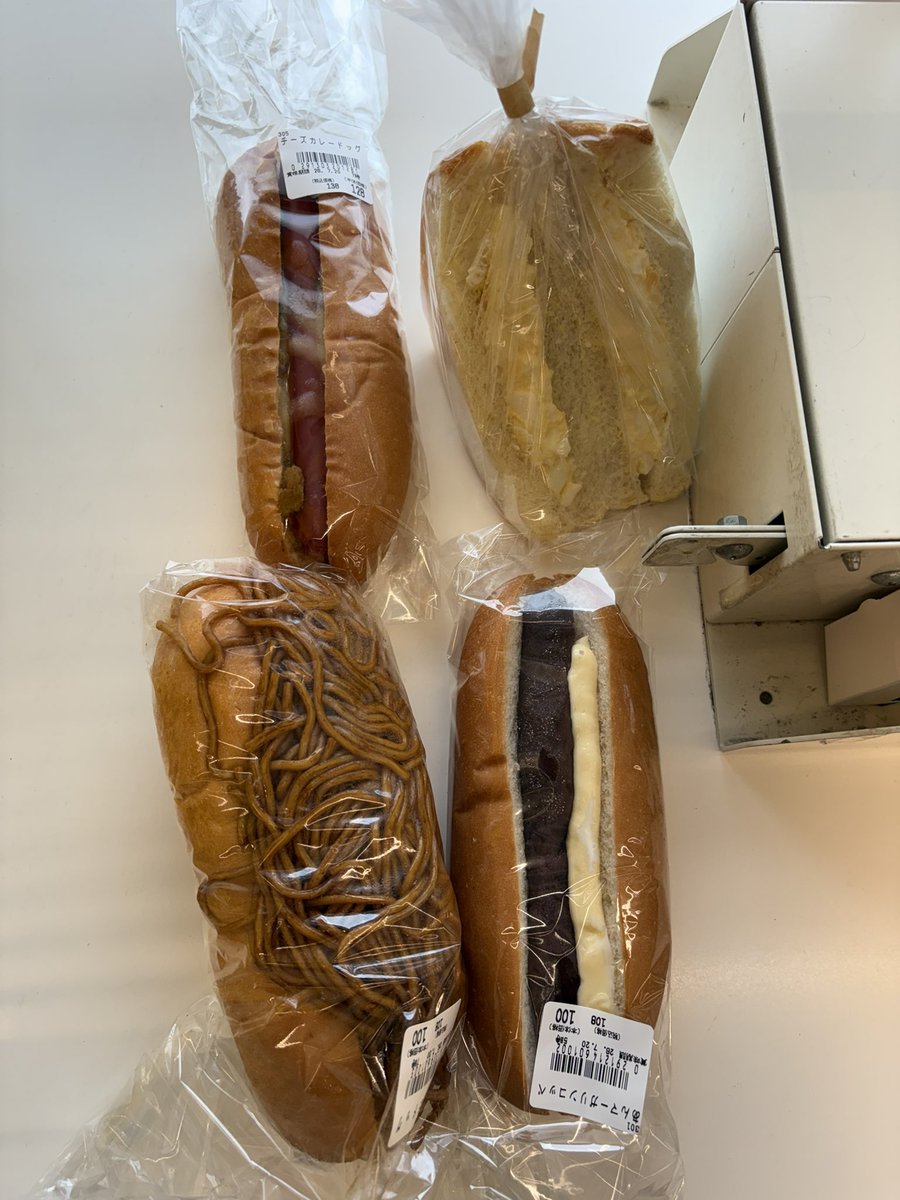 そういえば、先程ラムーによってパン買いました 焼きそばパン