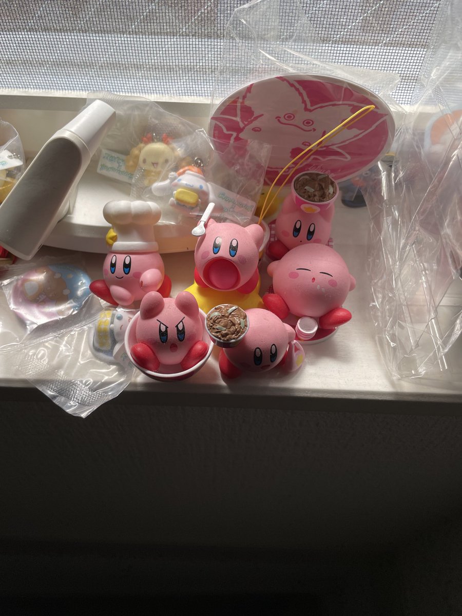 erujoho's tweet photo. 吉野家　カービィはハズレも無いし良かったな。今日もドラクエ戦ってくるか https://t.co/87UK7SHazi