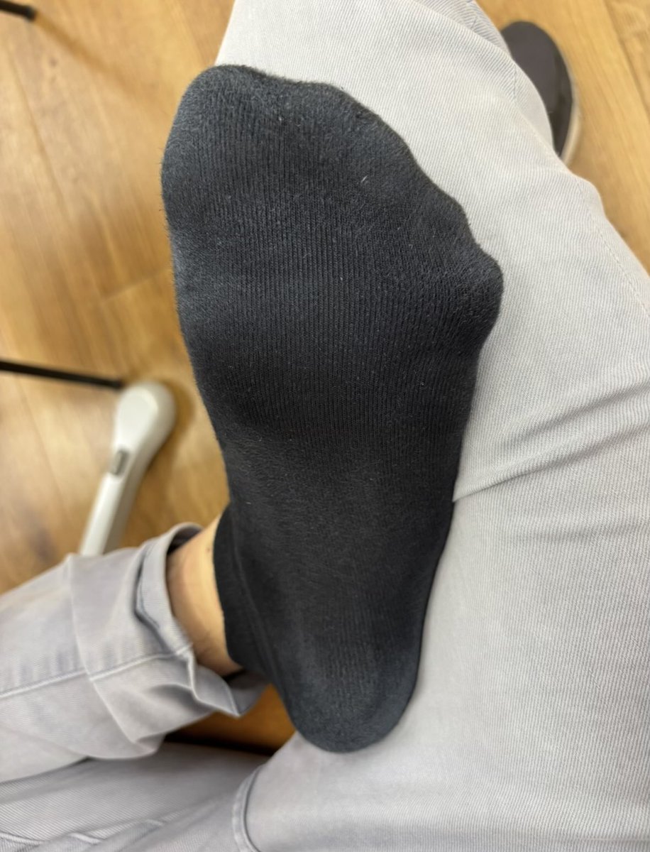 re06re6's tweet photo. 今日のあし　🧦 https://t.co/PAe5zQz8TO