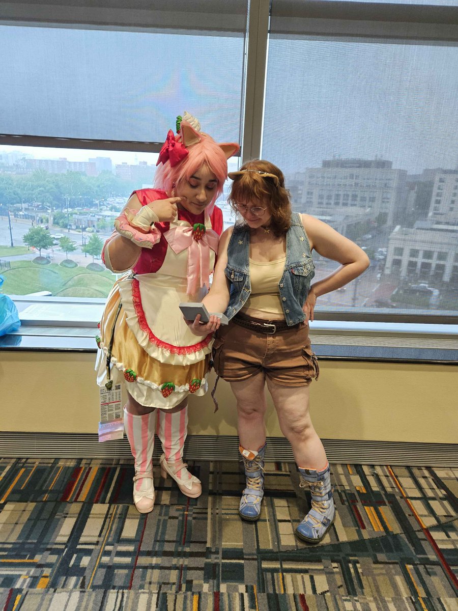 _GoodLuckPup's tweet photo. Nobody knew who we were but WE KNEW!!! 🐿️🦔 #CTCon https://t.co/7ctOm7DzJM