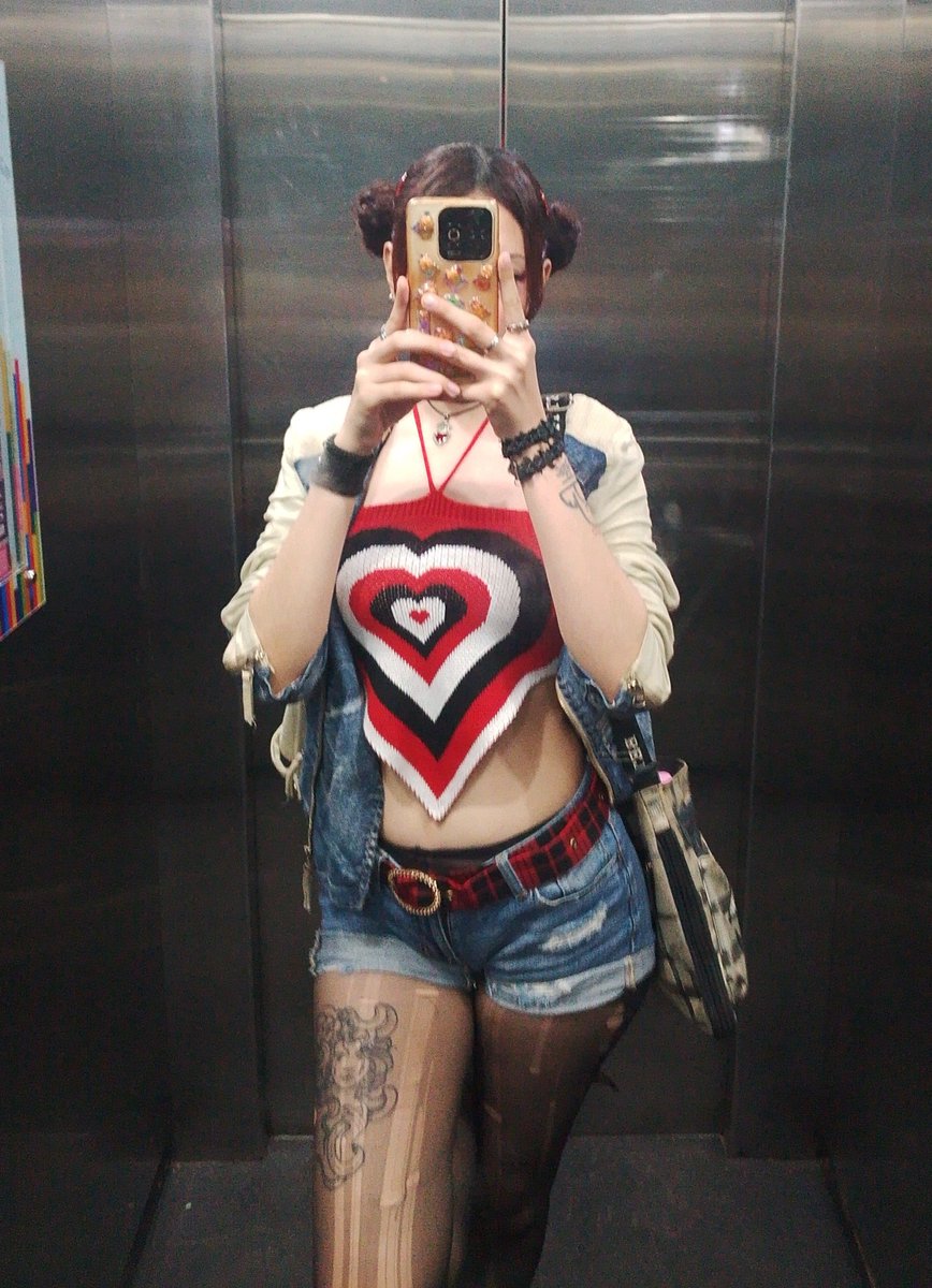 lya fokiu ~`₍ ˃̣₎´~ tweet media
