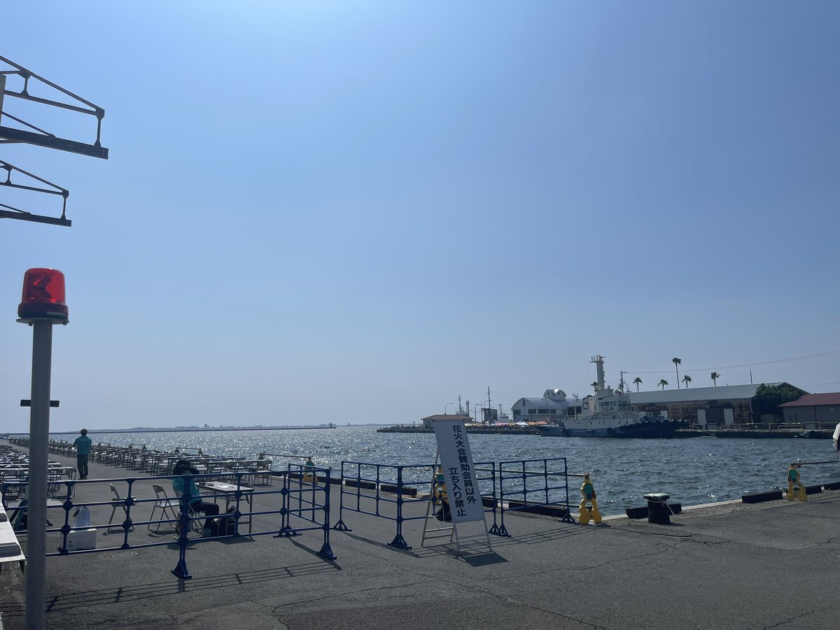 Lacelt_K's tweet photo. 今日は徳島にブルーインパルスを観に

折り畳み椅子もってくりゃ良かった https://t.co/ML7wNyIu7m