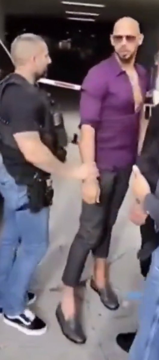 RachelWellingT's tweet photo. @TRobinsonNewEra You sure it wasn’t the fashion police? Wtf is he wearing https://t.co/IzOlPPkSWu