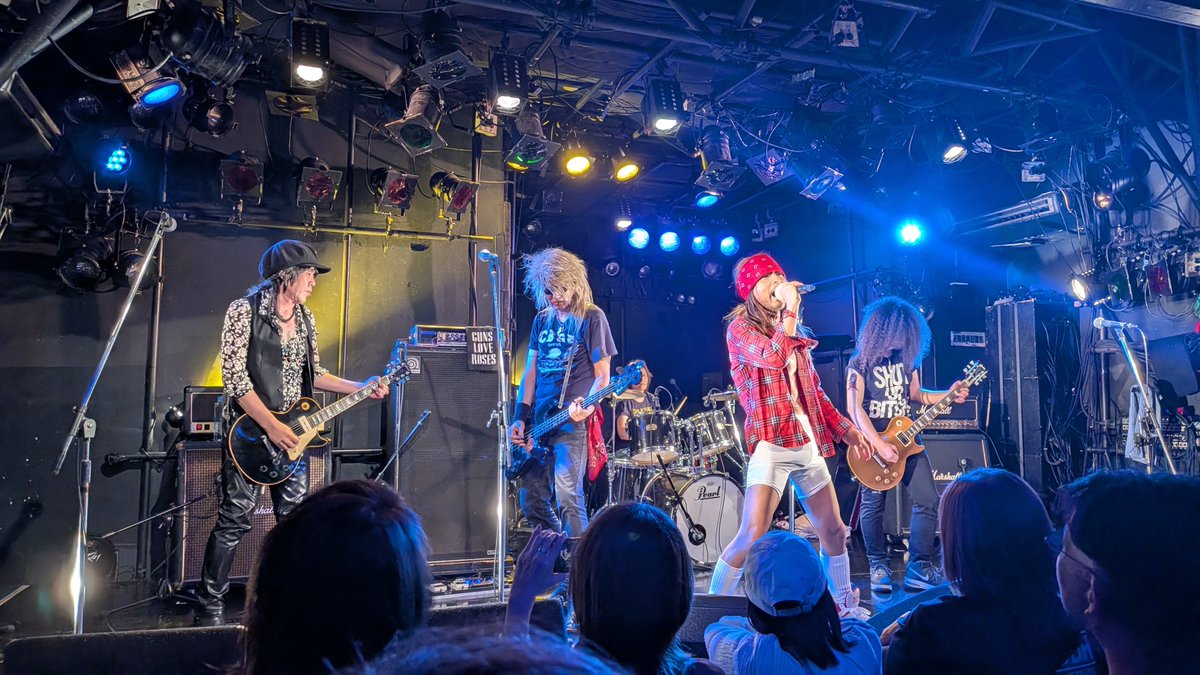 gunner1018's tweet photo. L.A.M.F.Sに参戦🔥
80年代のROCK好きにはたまらん曲が満載の楽しいイベント���した
ガンラブはドラムが代役の方だったけどいつもより安定してたような⁉️
最後のパラシチ大合唱は最高に盛り上がって素晴らしかった〜🤘🤘🤘
#GUNSLOVEROSES
#LAMFS https://t.co/7OlyXpvEoN