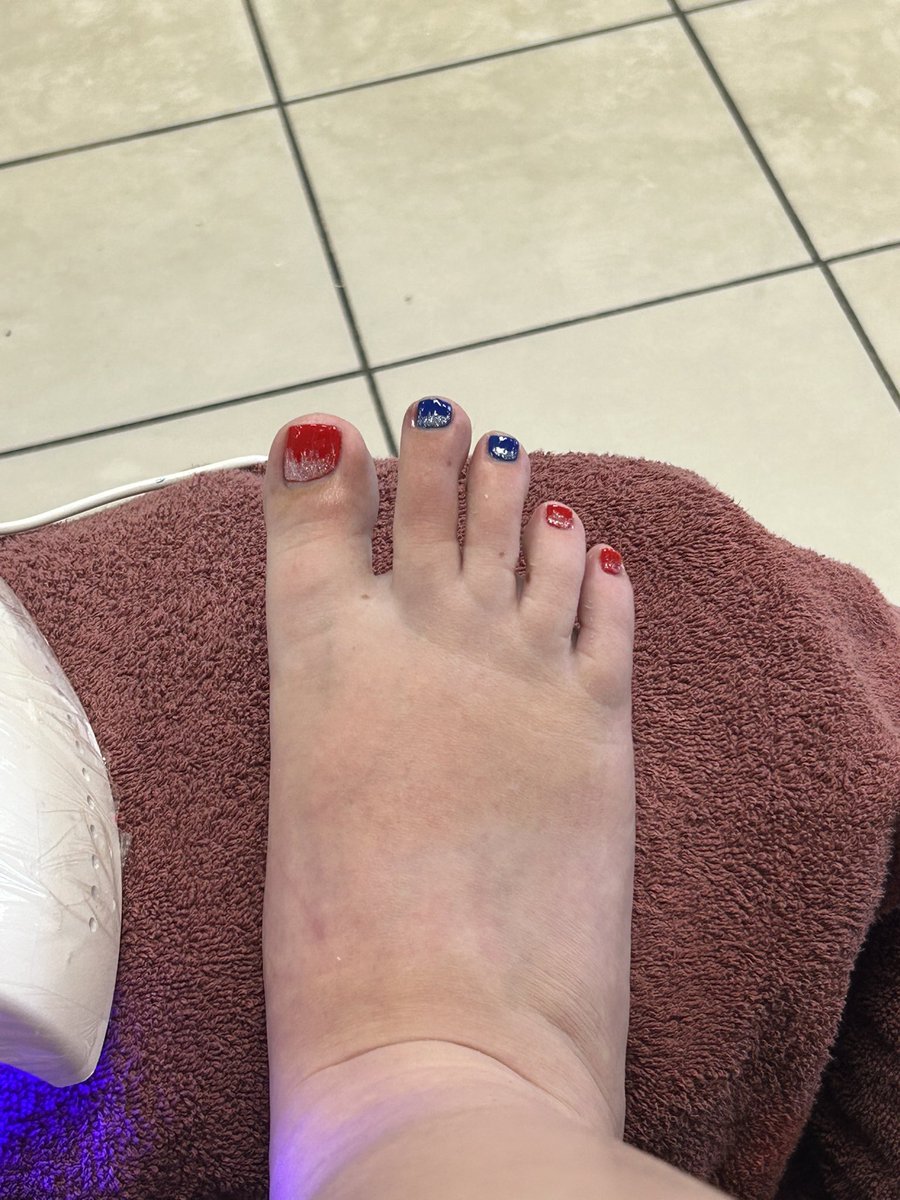 BareFootBabeee's tweet photo. ❤️💙✨ https://t.co/DM3wyWYVoY