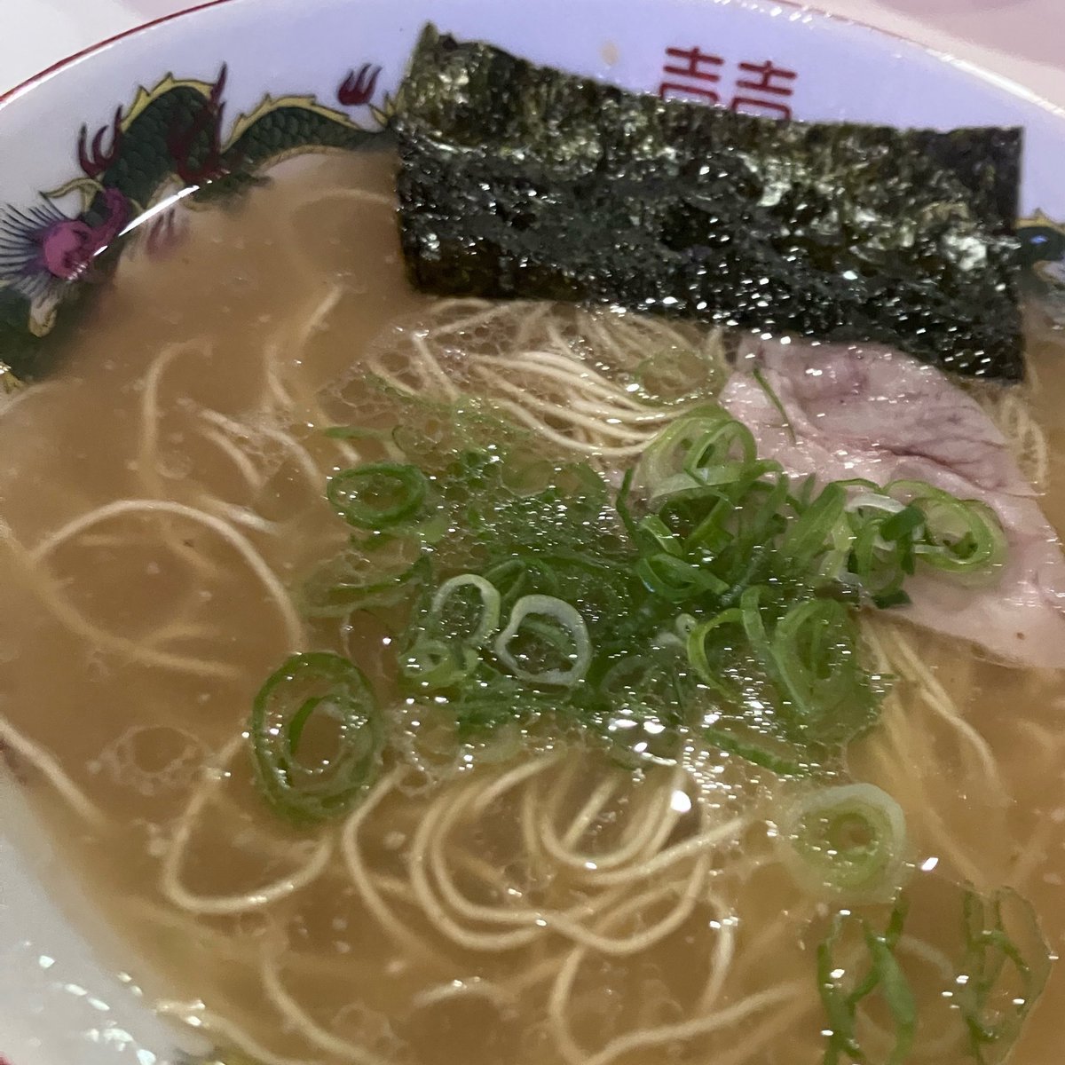 koenji_kankou's tweet photo. 高円寺　朝ラーメン　情報
ラーメン健太

夏は朝ラーが解禁
ちょうどW杯の3位決定戦が終わって
8時半過ぎに到着
もちろん満卓
汗かきまくってすすっております！！！

小学生も替玉してすすってるし！
マナーもきちんとしてて偉い

暑い日のラーメン健太
さらっと食べられました
ご馳走様です https://t.co/yTrwUNqFfQ
