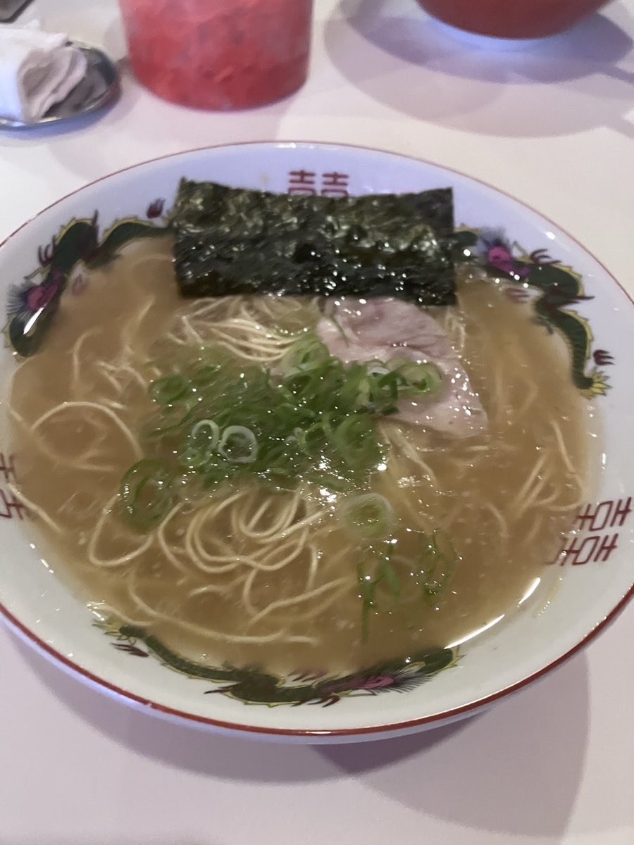 koenji_kankou's tweet photo. 高円寺　朝ラーメン　情報
ラーメン健太

夏は朝ラーが解禁
ちょうどW杯の3位決定戦が終わって
8時半過ぎに到着
もちろん満卓
汗かきまくってすすっております！！！

小学生も替玉してすすってるし！
マナーもきちんとしてて偉い

暑い日のラーメン健太
さらっと食べられました
ご馳走様です https://t.co/yTrwUNqFfQ