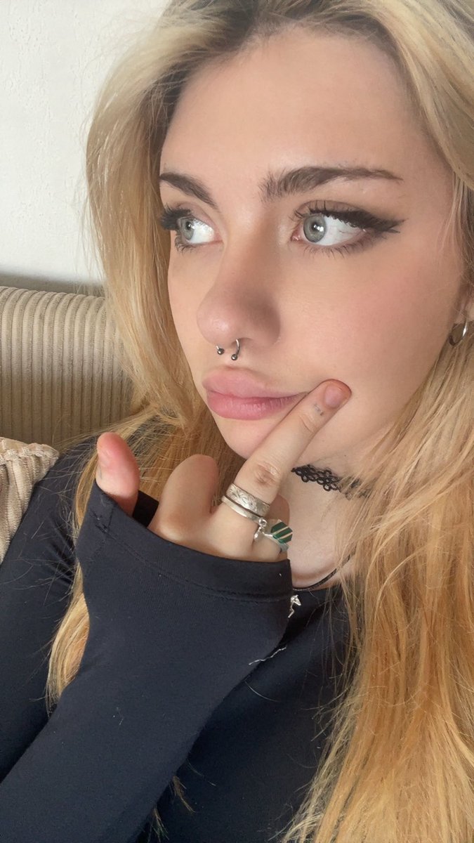 nikkigetspaid2's tweet photo. Ur fav blonde haired blue eyed dommes @SpoilCherry double drains all day https://t.co/jD4BDY6T9K