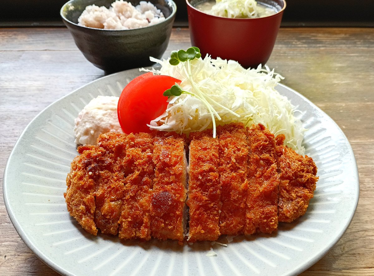 cafe_chazu's tweet photo. ★パワーランチ★
とんかつメニューの｢勝！喝!!とんカツだぁ～い｣を
提供中です(^^♪
1,350円(税込) https://t.co/q0RKBOX2N9