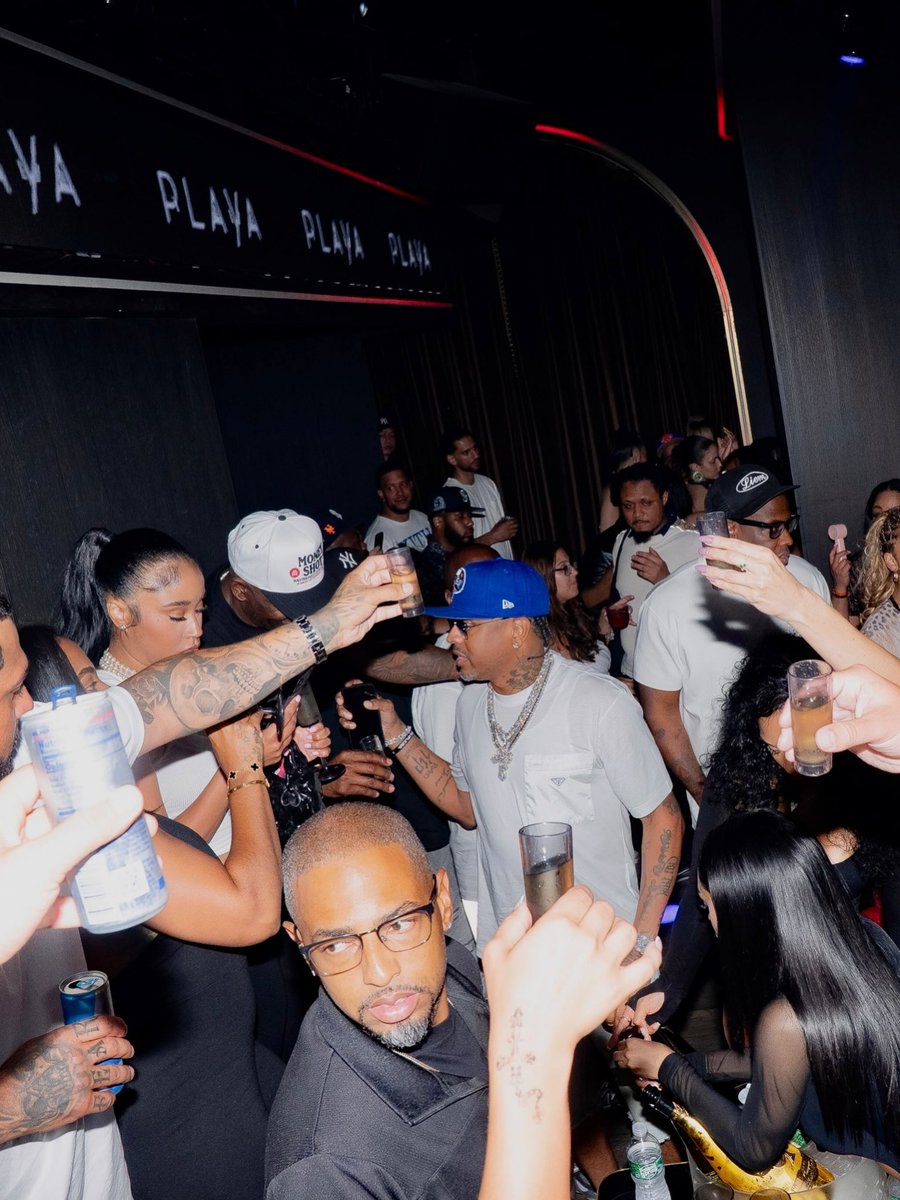 wavecheckers's tweet photo. Allen Iverson outside in NYC 🔥 https://t.co/W6ylouCzL4