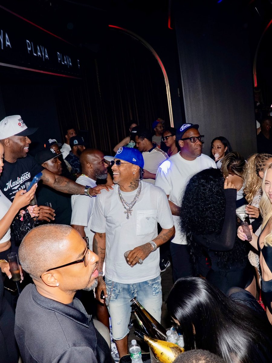 wavecheckers's tweet photo. Allen Iverson outside in NYC 🔥 https://t.co/W6ylouCzL4