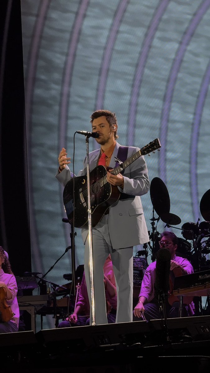 harrysbrasil's tweet photo. PERFEITO! Harry durante a #TogetherTogetherSãoPaulo! 

via keepsdriving https://t.co/3DmeKlJSyj