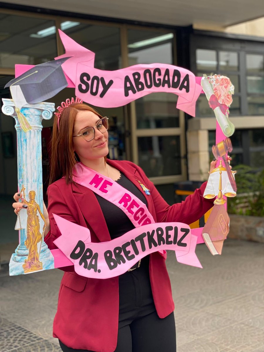 GeriBz01's tweet photo. Dra. Breitkreiz ⚖️🎓🩷. https://t.co/inm6enqfrM
