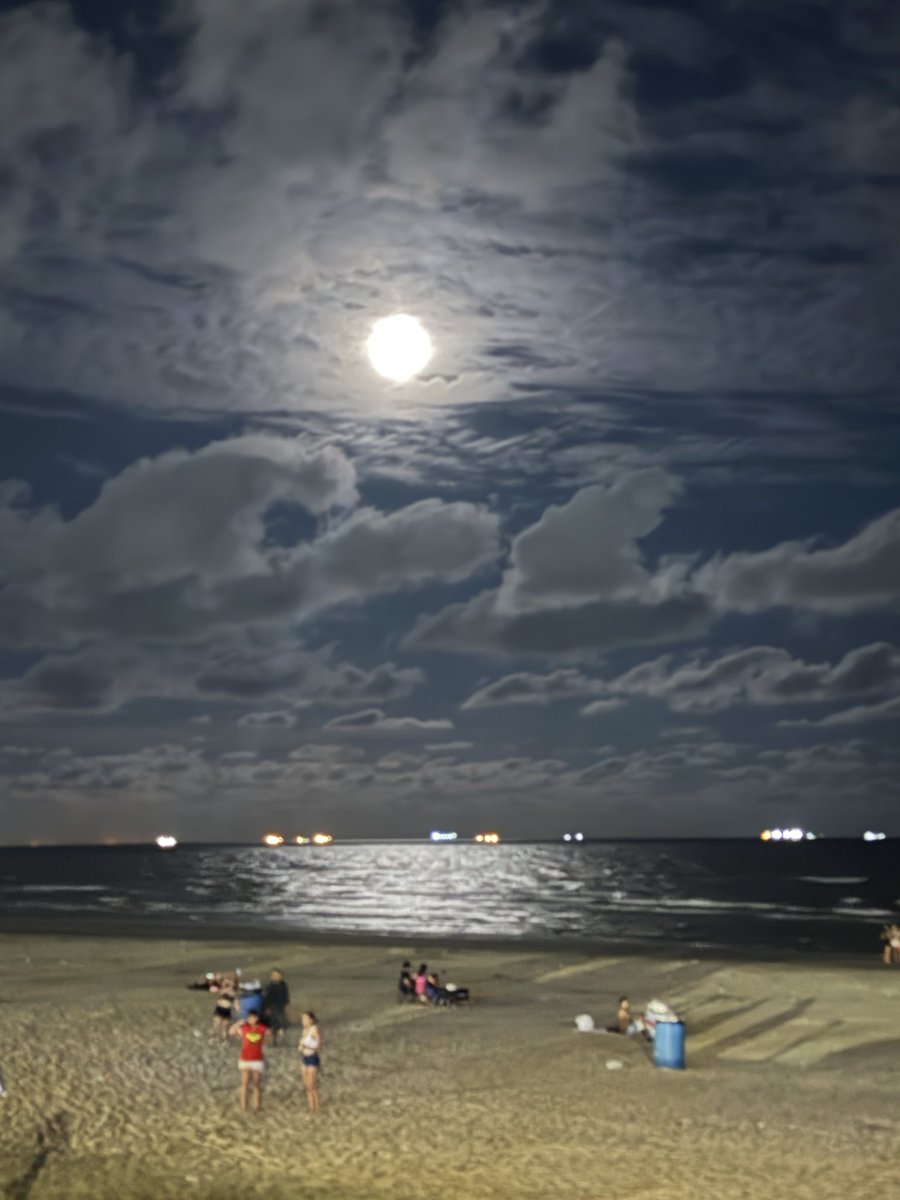 Angelkri23's tweet photo. 🌕 https://t.co/PyI0huH6O2