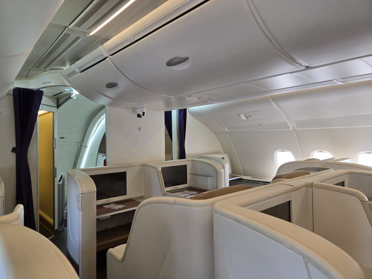 MapconTraveller's tweet photo. 引退したタイ航空のA380が見学できる施設に行ってきました！コックピット、クルーレスト、ファーストクラス座席が見学でき、大満足の内容でした。 https://t.co/XnhgbqUQxN
