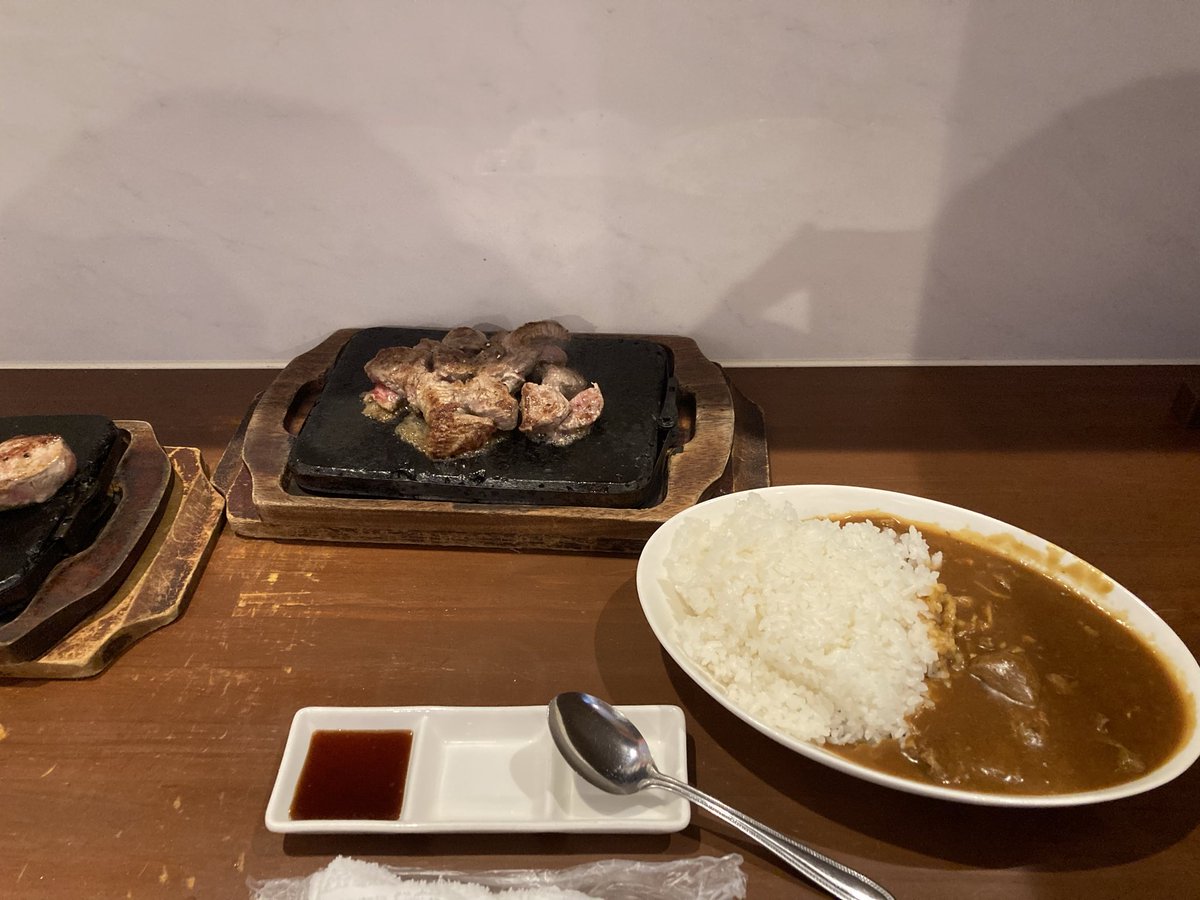Dodgers_jinro's tweet photo. 今日の昼飯はいつものステーキ屋さんで2日連続昼カレー食べてきた🥩🍛 https://t.co/R9KczGoxtc