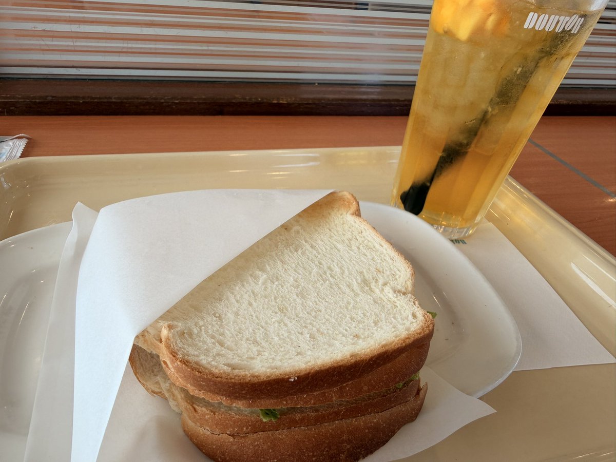 mew___1999's tweet photo. ドトールでモーニング食べて勉強→長居する前に移動するもどこにも入れず、隣接駅のドトールに入ってランチから勉強。 https://t.co/k2kzOwbXnU