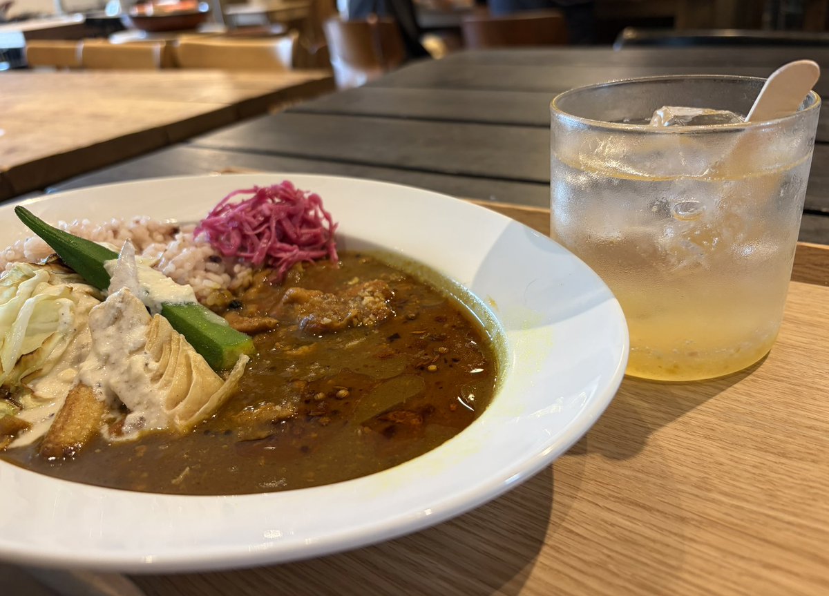 18Hiscock's tweet photo. ランチは新木場の
CASICA TABLEで
薬膳カレーと虹色ソーダ

おやつはアクアシティで買った
蔵生(生サブレ)

散歩後は
365日とCOFFEEで
フラットホワイトと
パン(はたけ)

奥の塩バターパンは
今日の朝ごはん

お腹の調子がよかったら
アイスクリームも食べたのだけど https://t.co/uqNsPgVR7b