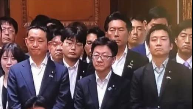 okaguchik's tweet photo. みなさん、これが
高市総理「喜び組」の方々です(^_^)

ネット上で白ブリーフ一丁になるより
はるかに恥ずかしい人たちです(^_^) https://t.co/ZObId1Xhhp